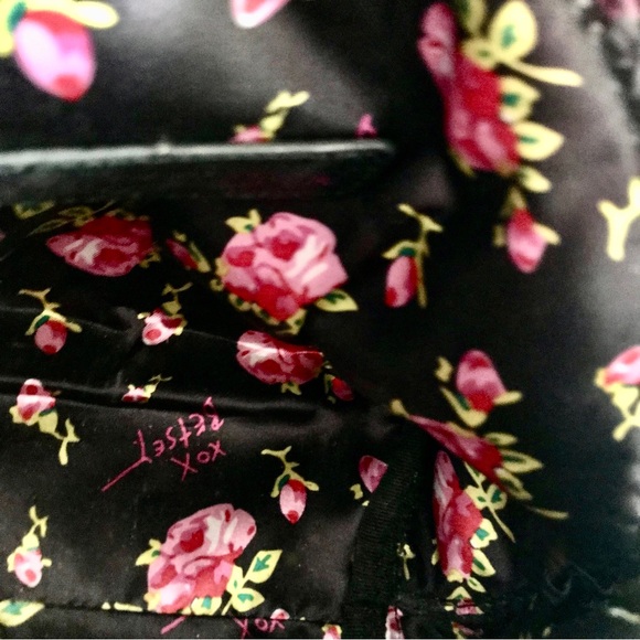 NEW Betsey Johnson Cute Bee Earrings and BEE Happy Makeup Bag Bundle 🐝 🌸✨ - Picture 3 of 4